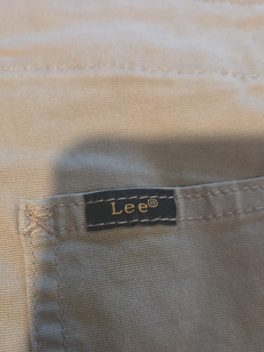 Lee Men's Flat Front Shorts in Light Khaki - Picture 6 of 7